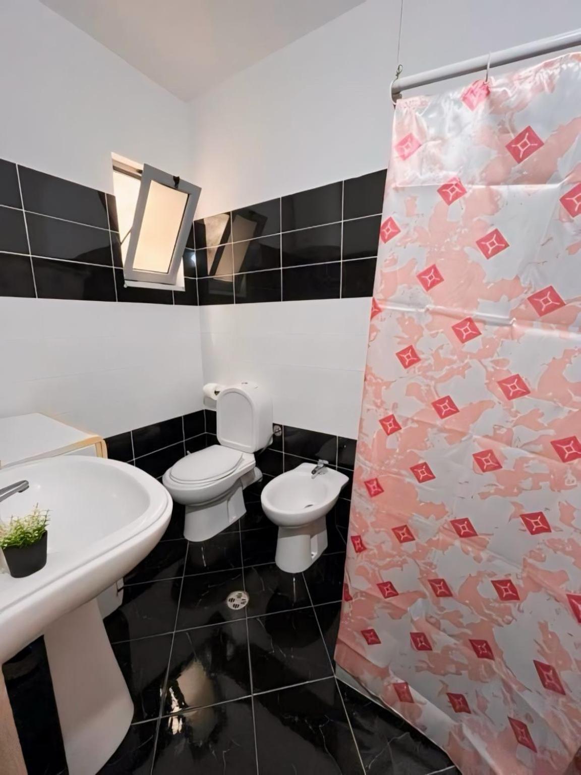 Gerald'S Central Apartments Vlorë 외부 사진